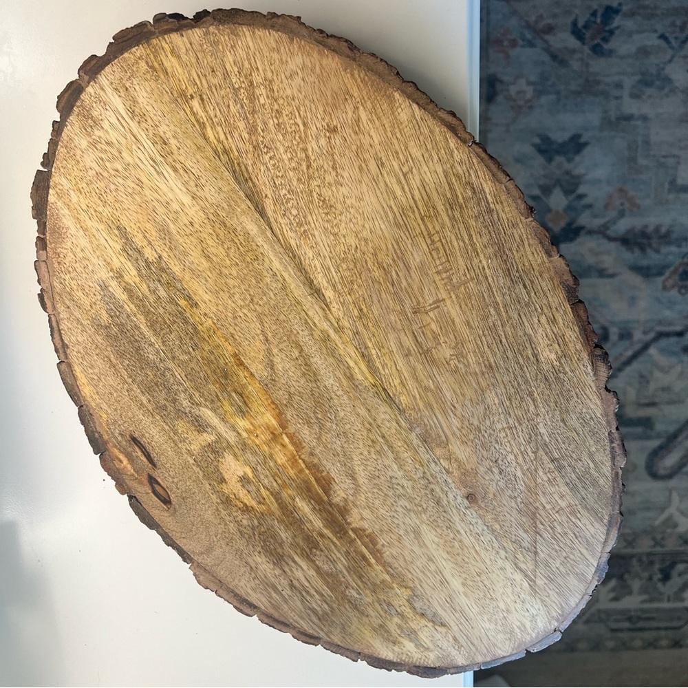 🪵 Oak serving board raw bark edge charcuterie 10x16”